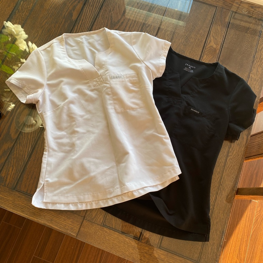 WHITE Jaanuu one pocket scrub top size xs